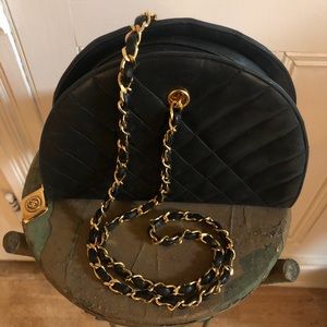 CHANEL Black clamshell evening bag.
